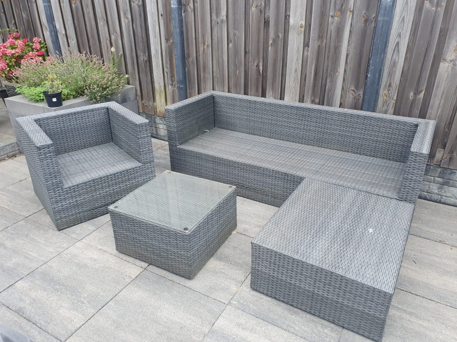 Grijze Wicker Loungeset met Hoekbank en Stoel, Tuin en Terras, Tuinsets en Loungesets, Ophalen, 5 zitplaatsen, Gebruikt, Bank