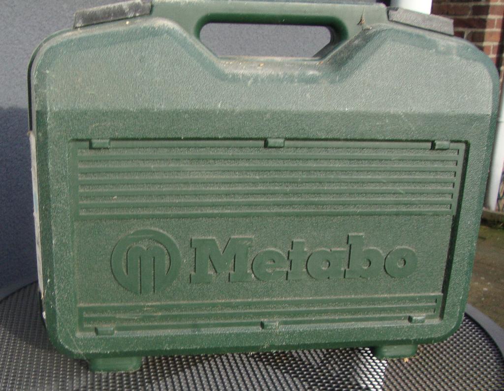 metabo accuboormachine met oplader  in koffer, Ophalen of Verzenden, Gebruikt, Boormachine