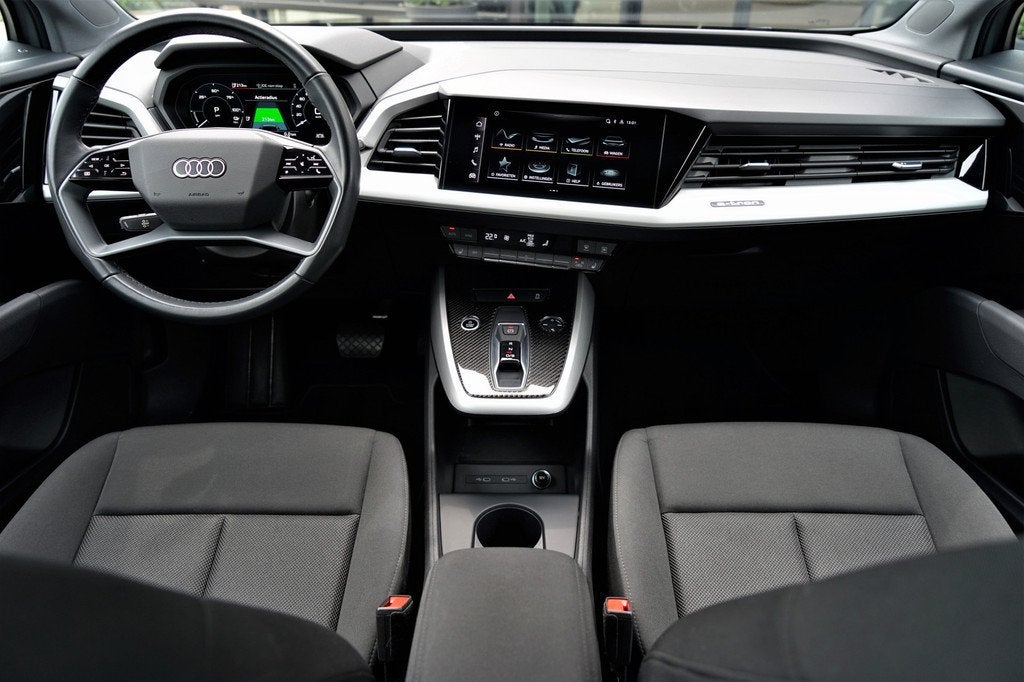 Audi Q4 e-tron 35 S Edition Kieselgrijs 21-inch Stoelverwarm, Auto's, Audi, Automaat, Gebruikt, Zwart, Origineel Nederlands