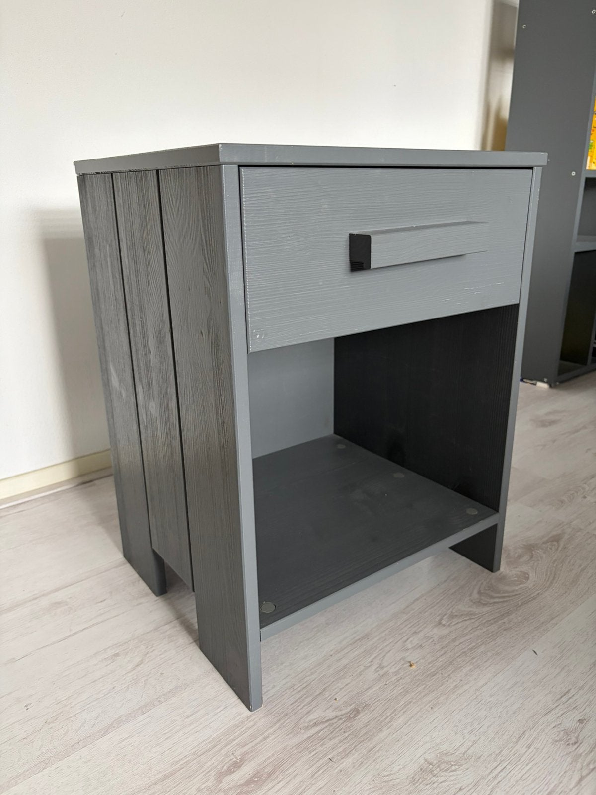 Woood nachtkastje, Huis en Inrichting, Slaapkamer | Nachtkastjes, Ophalen, Gebruikt, Minder dan 45 cm, 55 tot 70 cm