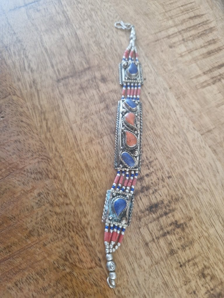 Tibet zilveren armband lapis met sponskoraal.