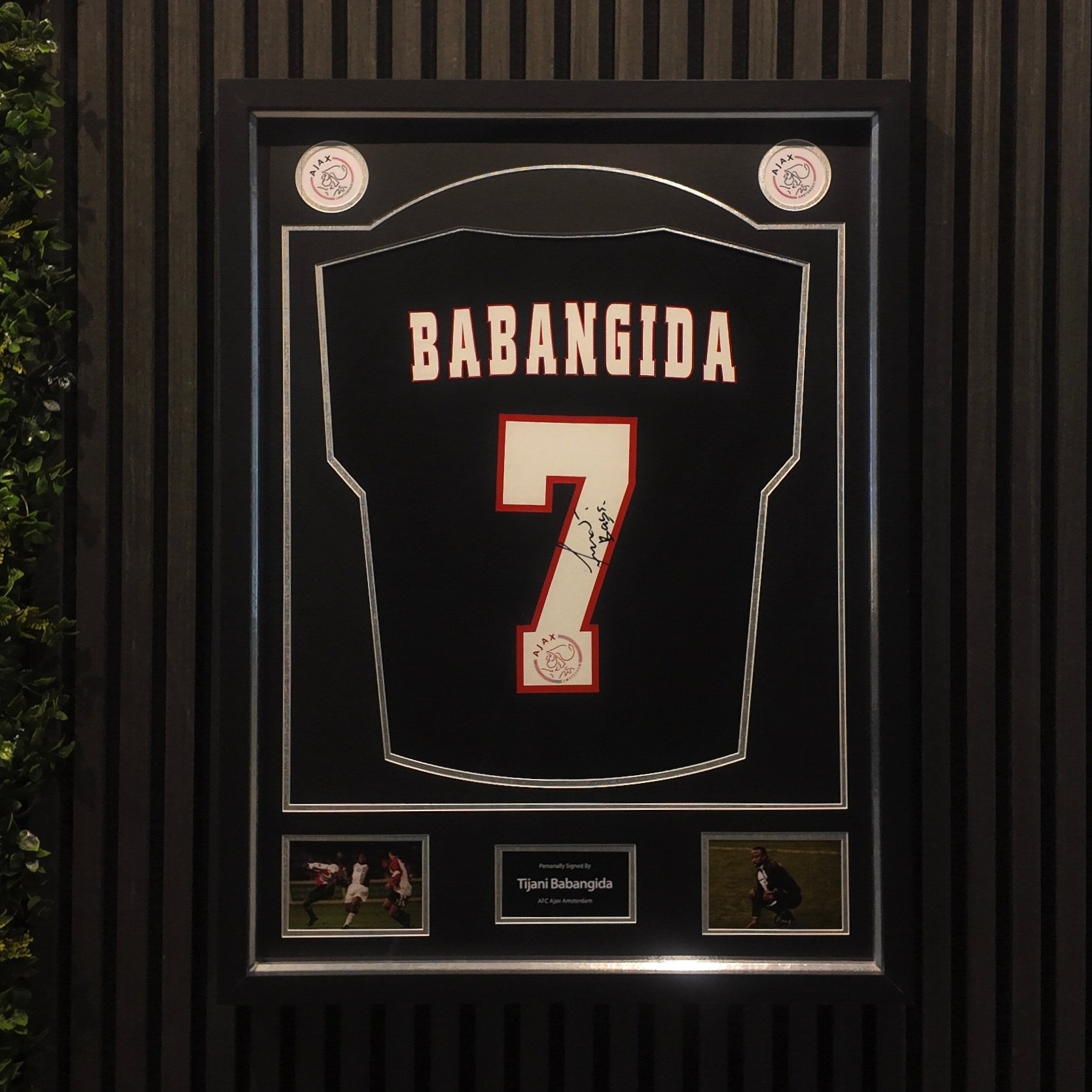 Babangida gesigneerd shirt Ajax 98/99 ingelijst videobewijs, Verzamelen, Verzenden