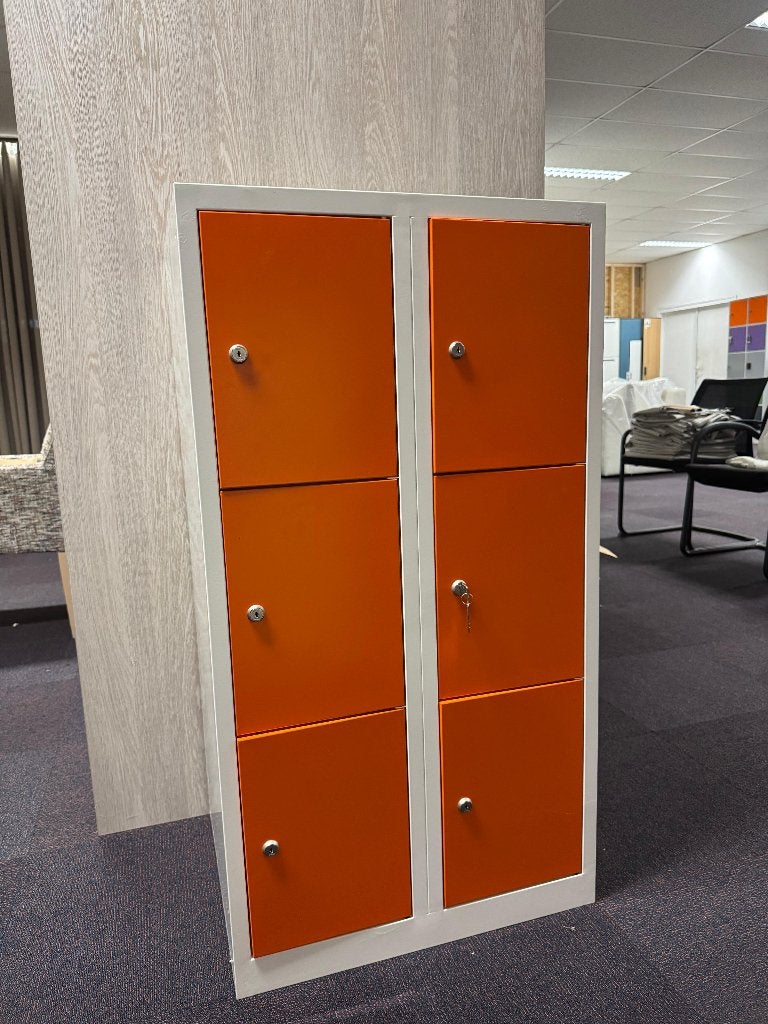 Halfhoge smalle lockerkast