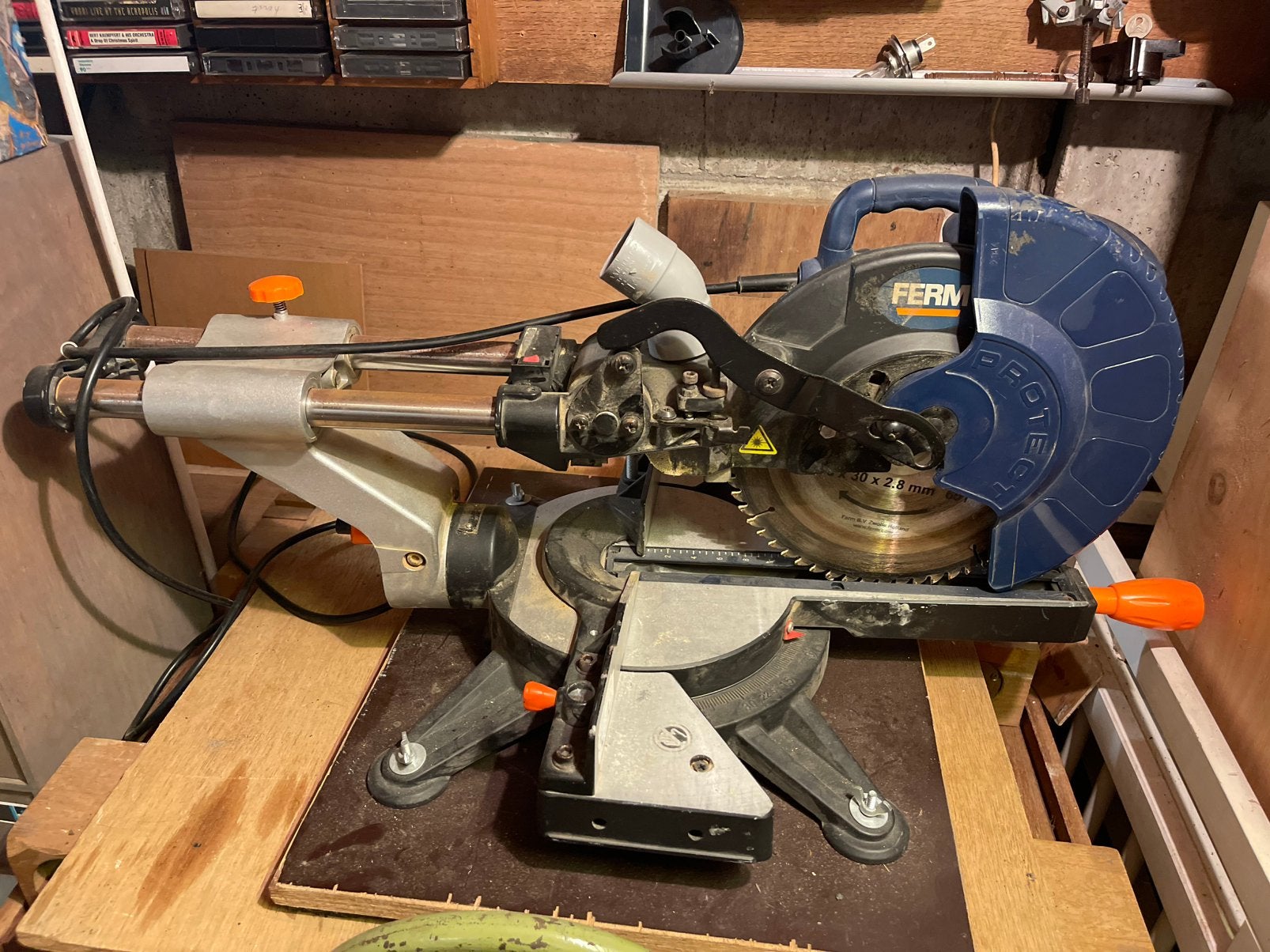 FERM MSM 1032 - 70€, Ophalen, Gebruikt, Cirkelzaag, 30 tot 70 mm