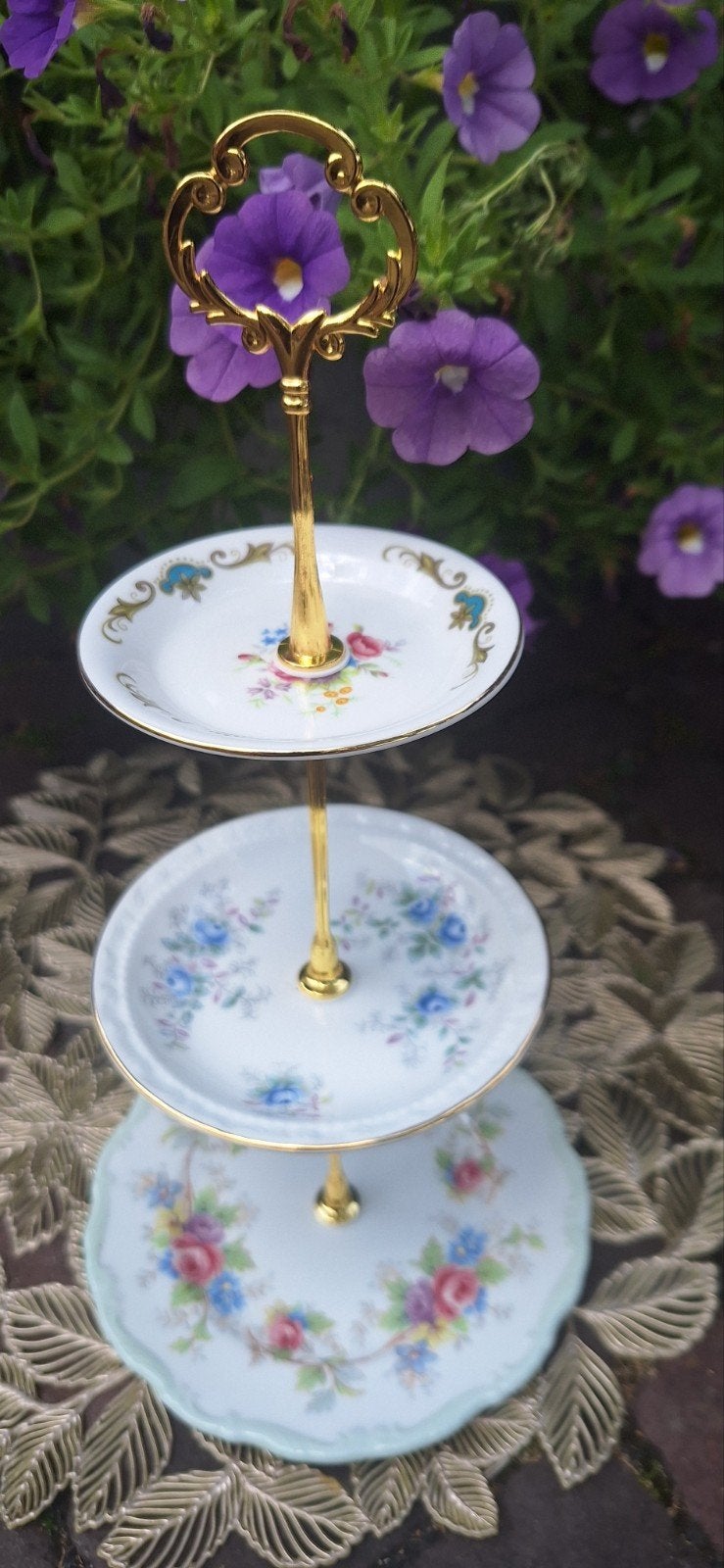 Royal Albert gevarieerd etagere 3 laags handmade €29,50, Ophalen of Verzenden, Steen/keramiek