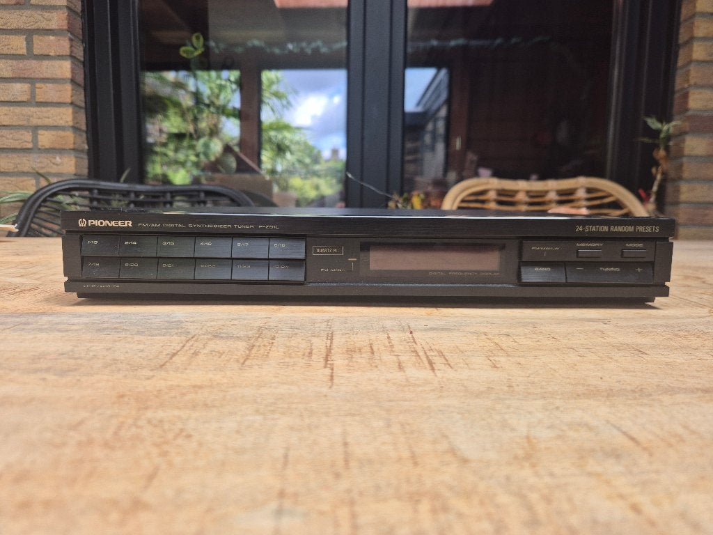 Pioneer FM/AM Digital Synthesizer Tuner F-Z91P - Defect, Audio, Tv en Foto, Tuners, Ophalen of Verzenden, Niet werkend