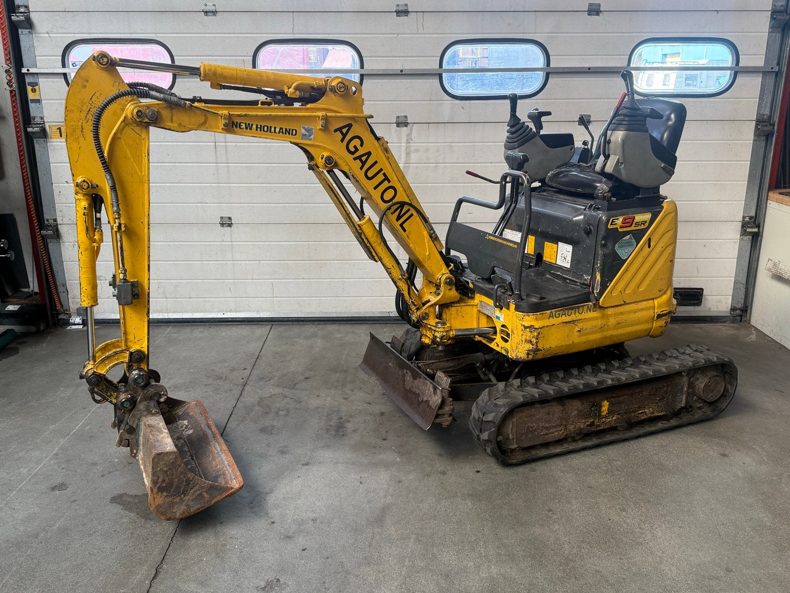New Holland E9SR Minigraver - Compact en Krachtig, Ophalen, Graafmachine