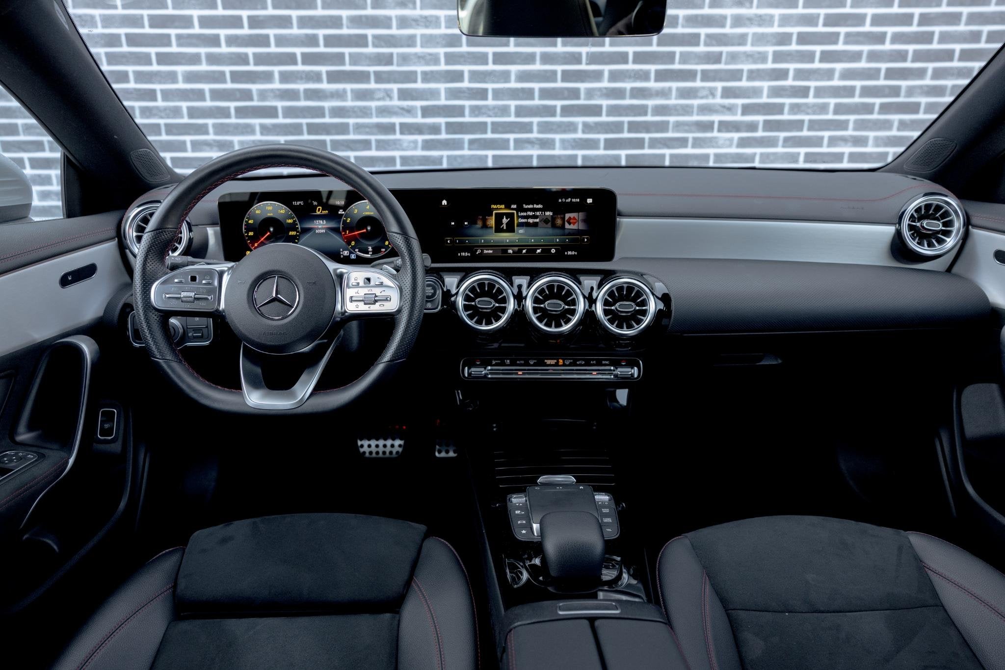 Mercedes-Benz CLA-klasse 180 AMG Line | Apple Carpaly | Andr, 136 pk, Gebruikt, 4 cilinders, Leder en Stof
