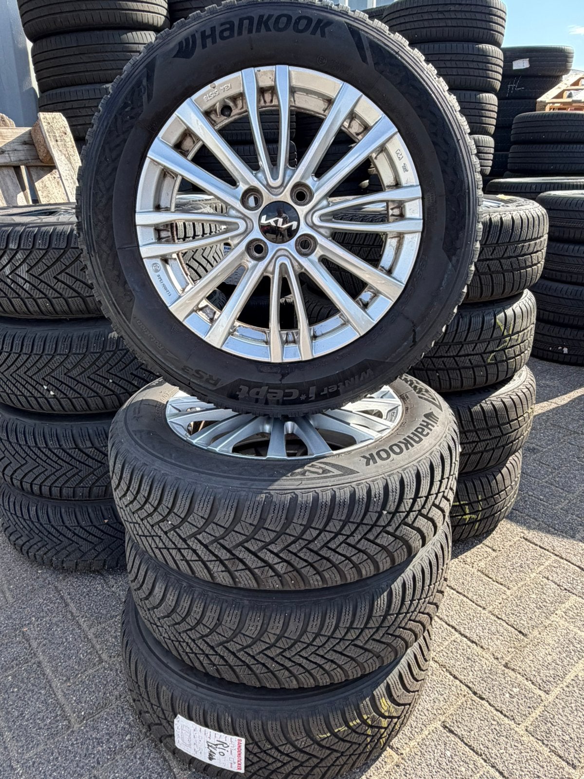 Winterbanden winterset Kia Stonic Rio LMV 7mm!, Auto-onderdelen, Gebruikt, 15 inch, Banden en Velgen, Personenwagen
