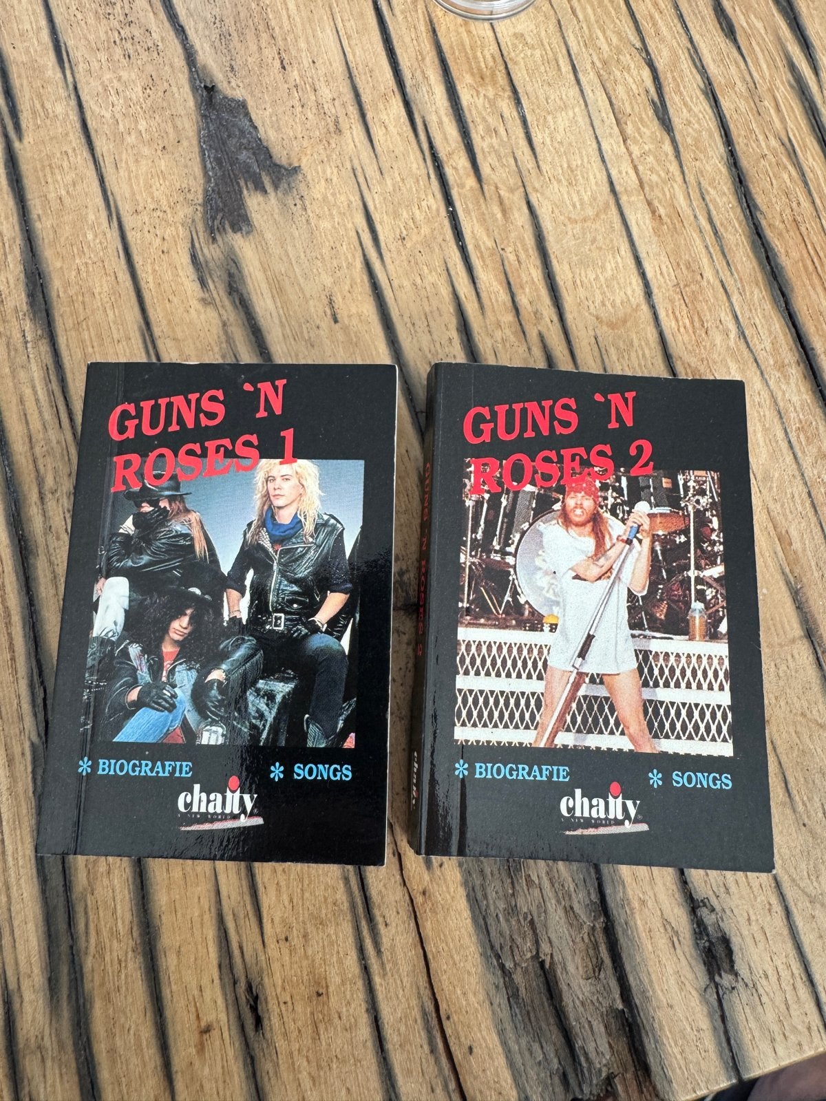 Guns N' Roses Biografie Boekjes Deel 1 & 2 (Nederlandstalig), Ophalen of Verzenden, Gelezen, Artiest