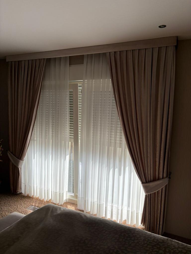 Mooie gordijnen set met overgordijnen en vitrage, Ophalen of Verzenden, Gebruikt, Beige