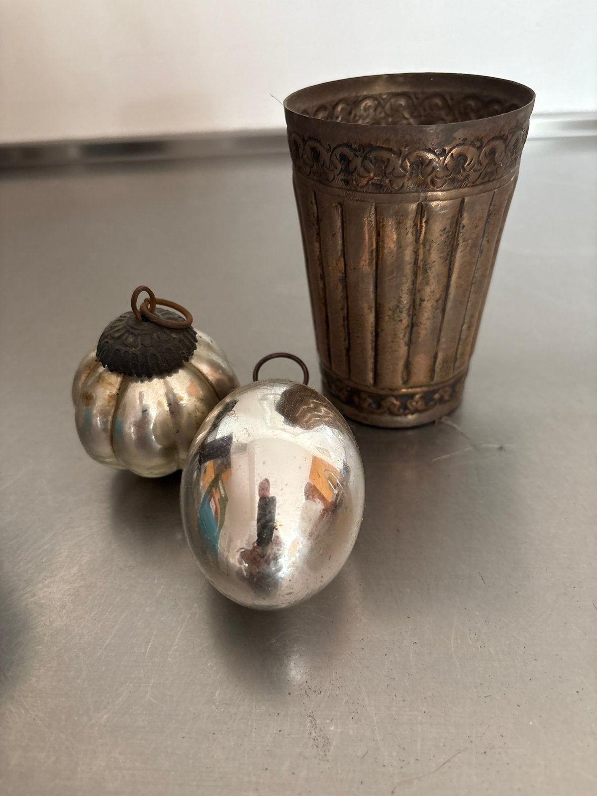 Vintage beker en 2 spionnen/ kerstballen, Antiek en Kunst, Verzenden