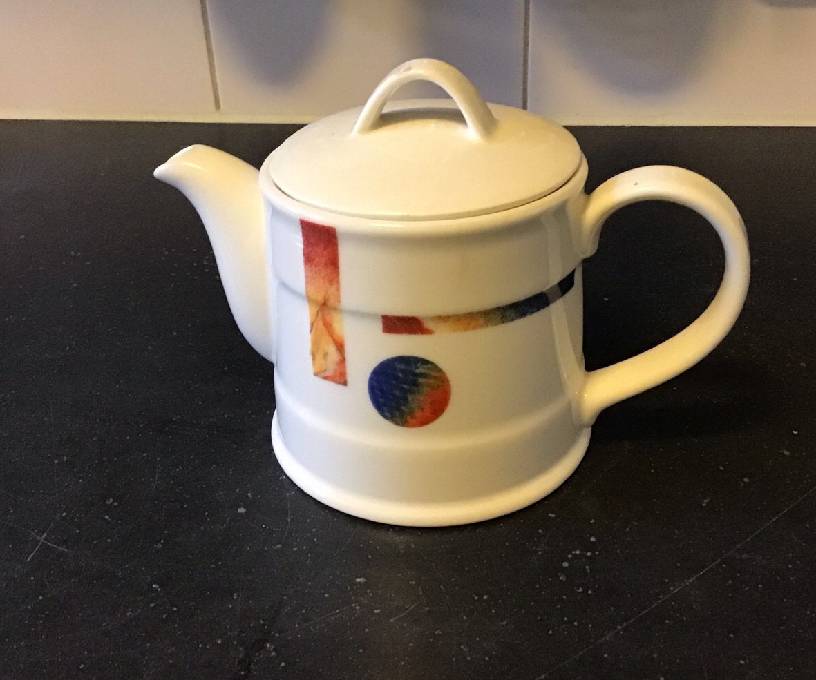 Witte theepot met kleurrijk design, Huis en Inrichting, Gebruikt, Steen/keramiek, Wit, Ophalen