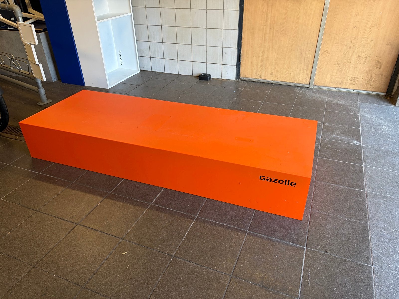 Gazelle podium / display, Ophalen