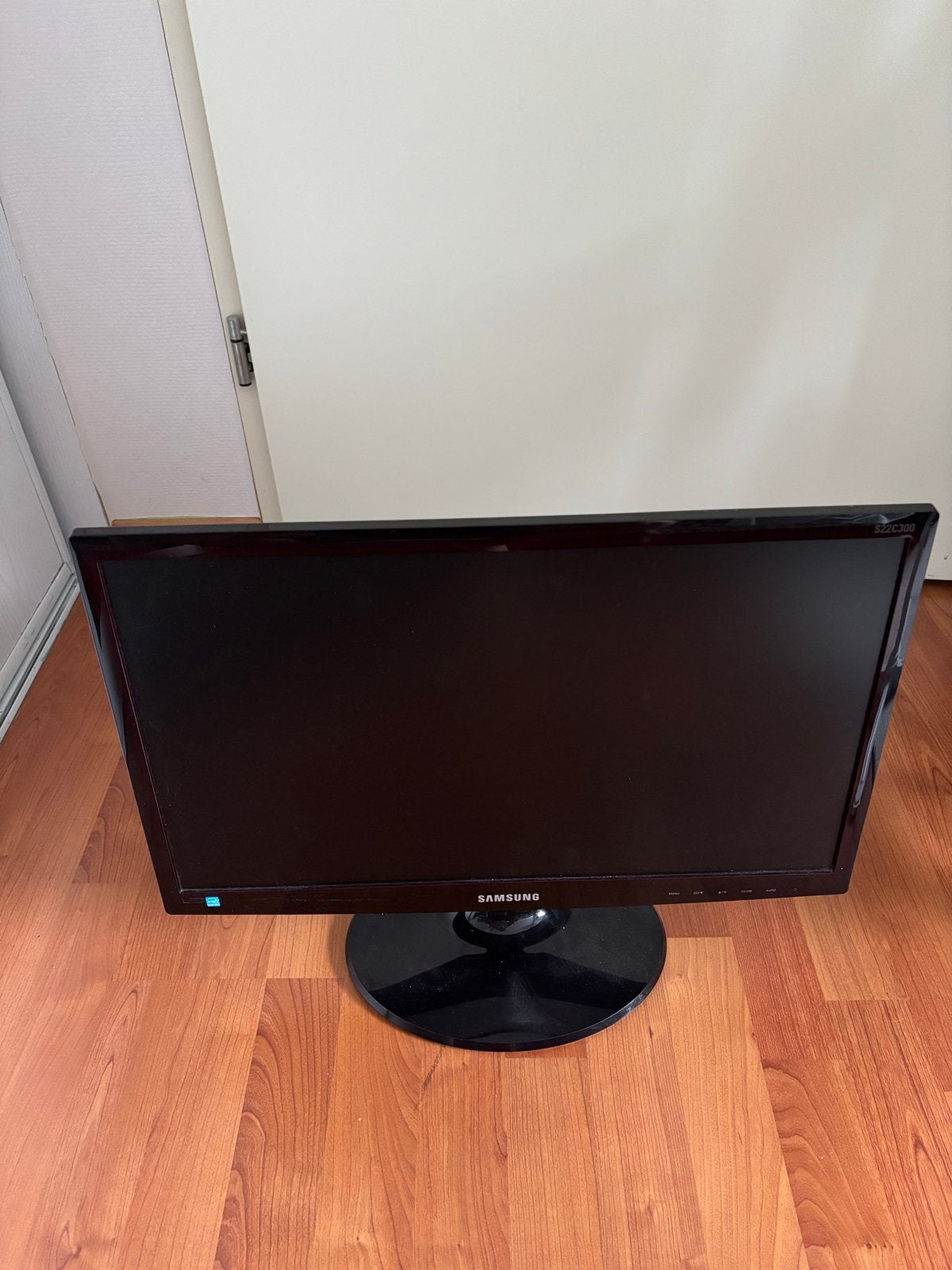 Samsung S22C300B Monitor - 21.5 inch Full HD, Computers en Software, Ophalen, Gebruikt, Kantelbaar, Full HD