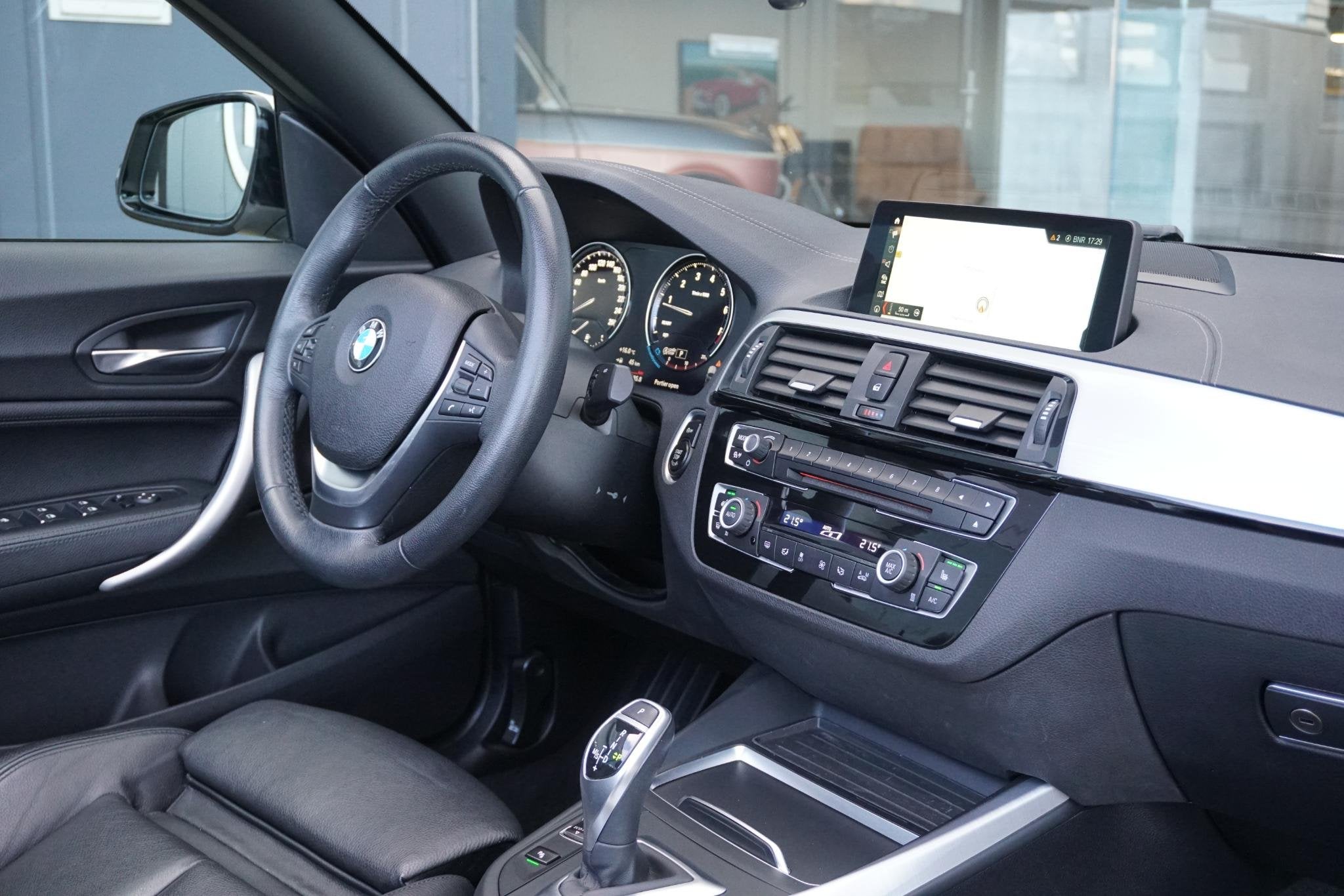 BMW 2-serie Cabrio 220i High Executive + CAMERA / LEDER / ST, Auto's, 1998 cc, Achterwielaandrijving, Gebruikt, 4 cilinders