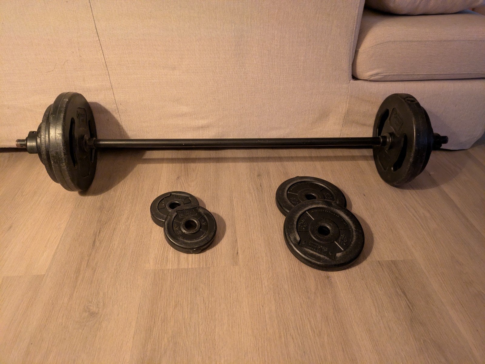 Les Mills bodypump barbell met gewichten, Sport en Fitness, Fitnessmaterialen, Ophalen, Gebruikt, Rug, Halterset