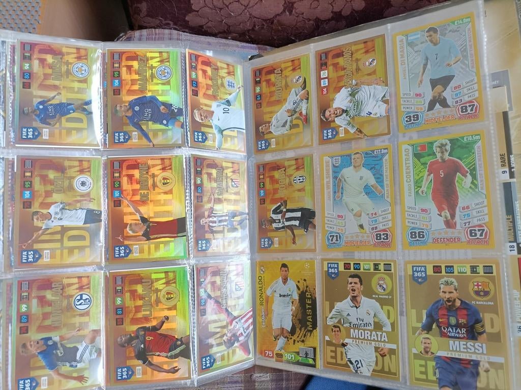 Panini Fifa 365 2017. 95procent vol. Wel met 35 limited edit, Eén comic, Ophalen of Verzenden, Zo goed als nieuw, Japan (Manga)