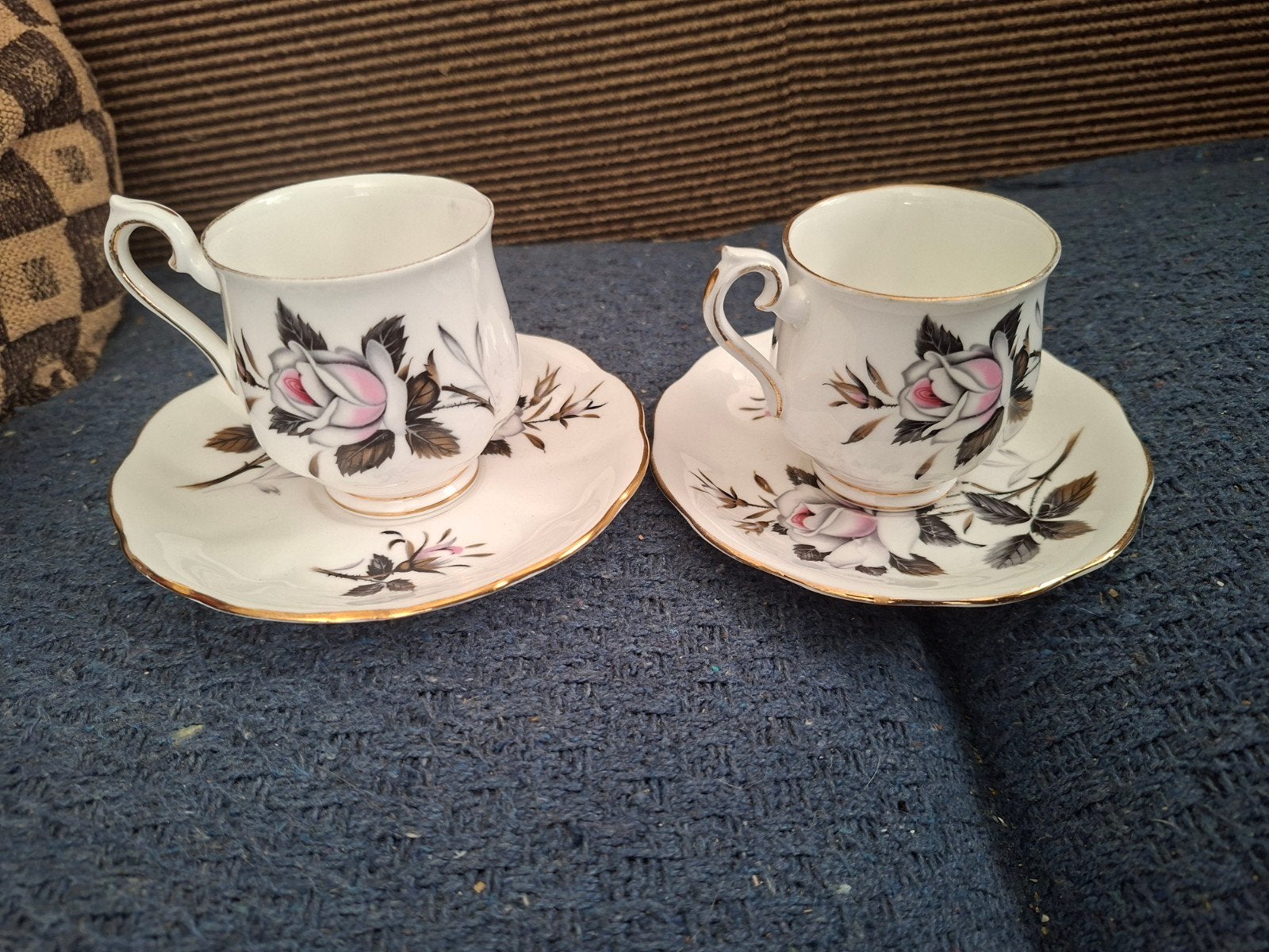 Royal Albert Queens Messenger kop en schotel set (2 stuks), Antiek en Kunst, Ophalen of Verzenden