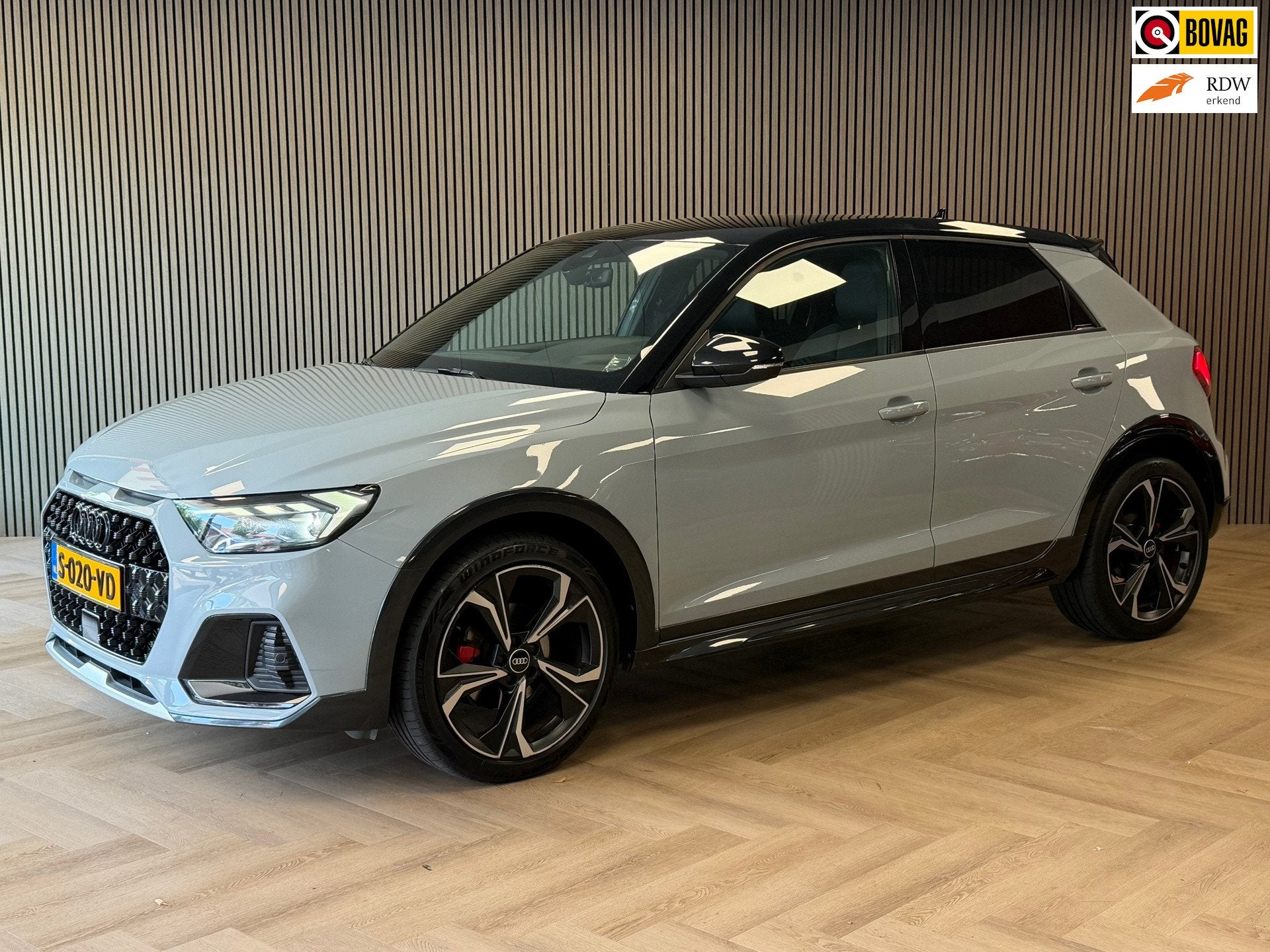 Audi A1 citycarver 30 TFSI S-Line AUT AMBIANT VERLICHTING AP, Auto's, Audi, Euro 6, Met garantie (alle), Leder en Stof, 49 €/maand