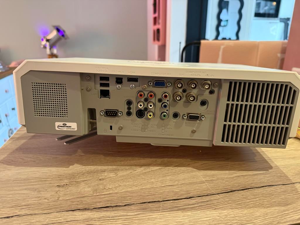 Hitachi CP-WX4022WN Projector met afstandsbediening, Ophalen of Verzenden, Zo goed als nieuw, LCD, Full HD (1080)