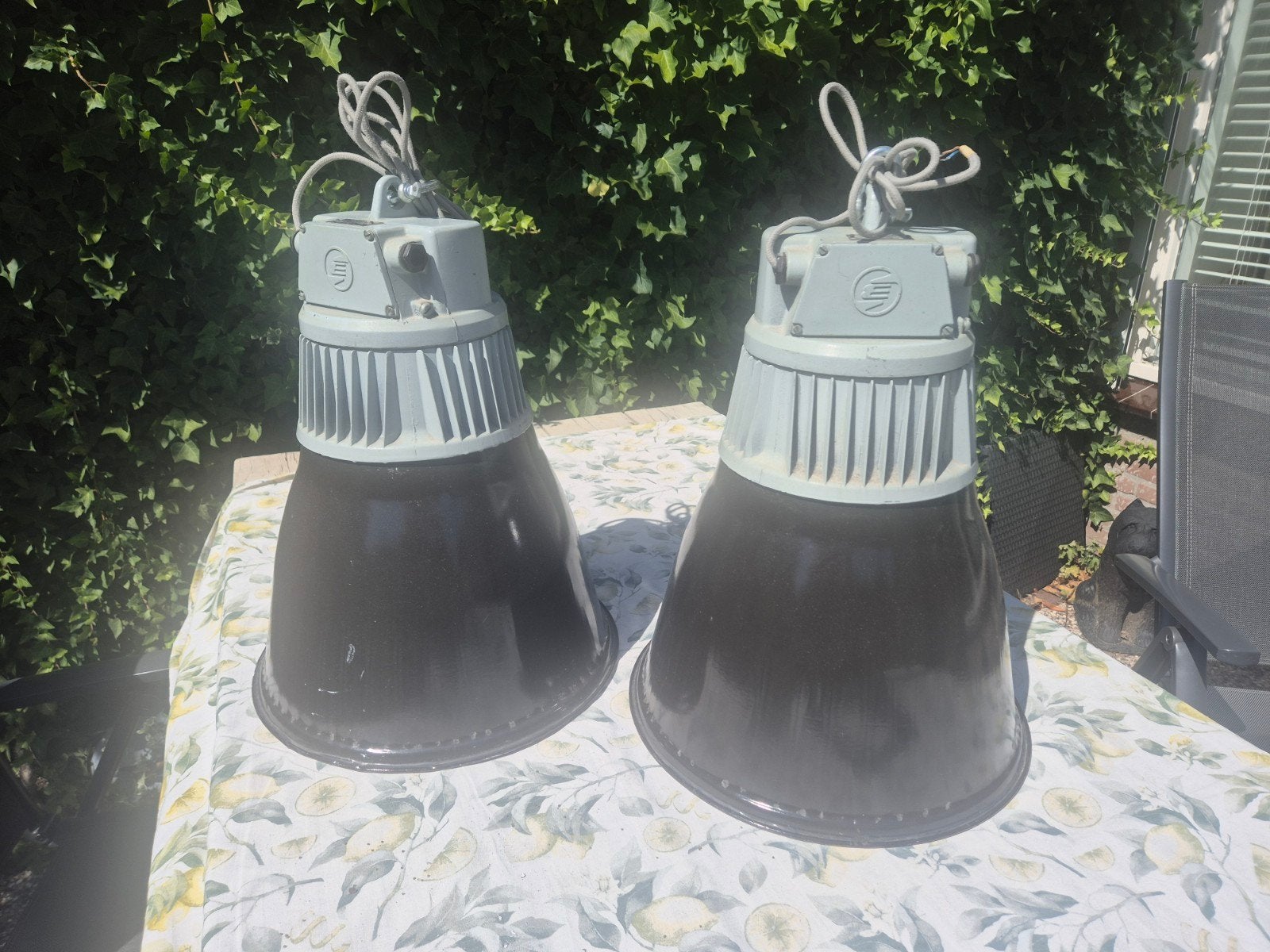 2 fabrieks lampen emaille/ijzer industrieel, Ophalen, Gebruikt, Fabrieks lampen, E27 (groot)