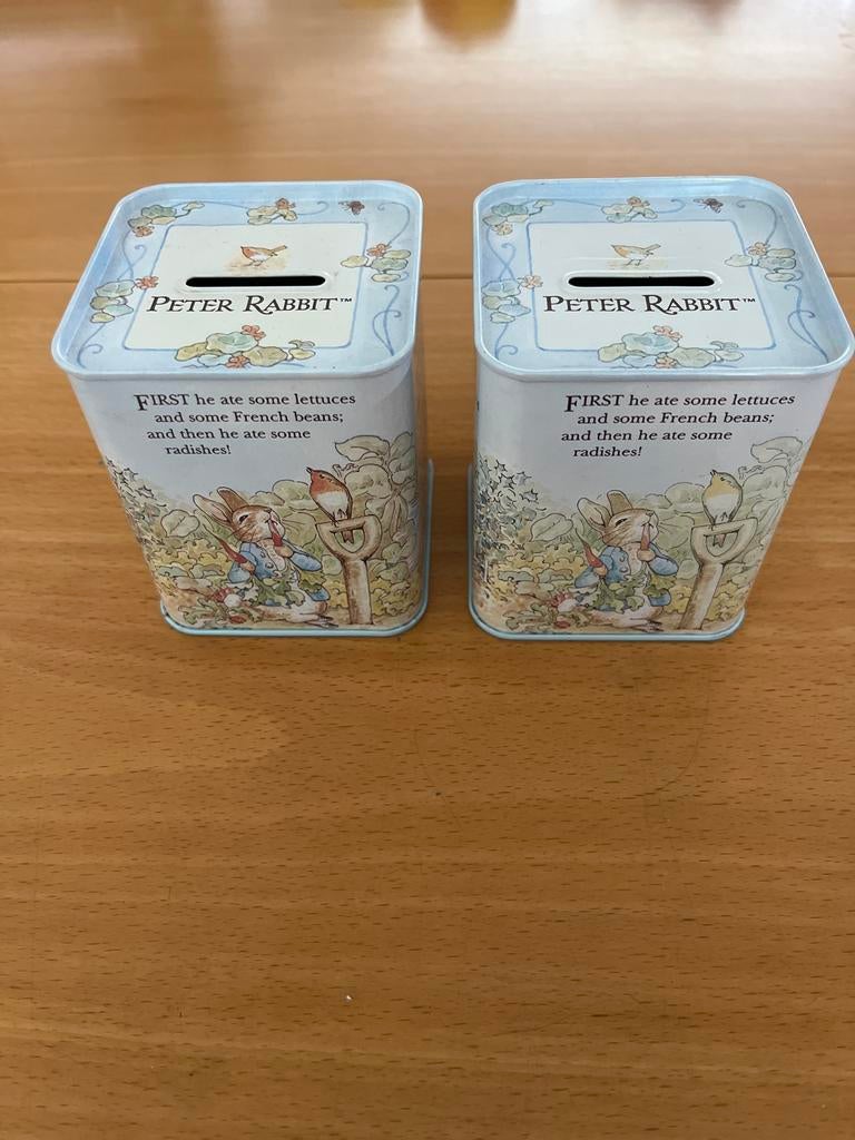 2 Peter Rabbit spaarpotten - blik, Verzamelen, Spaarpotten, Zo goed als nieuw, Strip- of Tekenfilmfiguur, Metaal of Blik, Ophalen of Verzenden