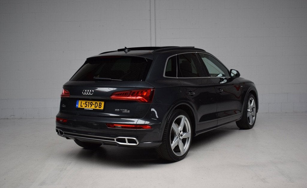 Audi Q5 55 TFSI e quattro Competition SOH / PANORAMADAK / 36, Automaat, 2005 kg, 4 cilinders, Bedrijf