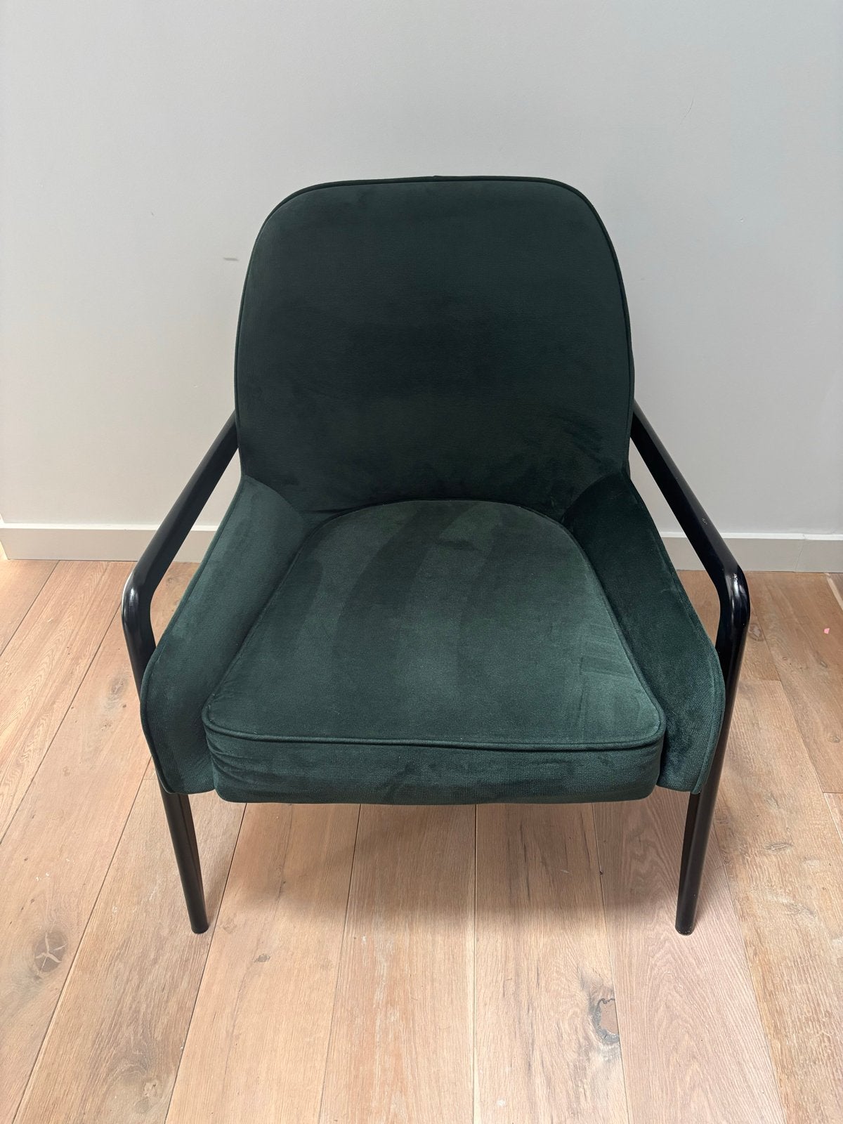 Mooie donkergroene fauteuil met zwarte houten armleuning, Huis en Inrichting, Fauteuils, Ophalen, 75 tot 100 cm, Zo goed als nieuw