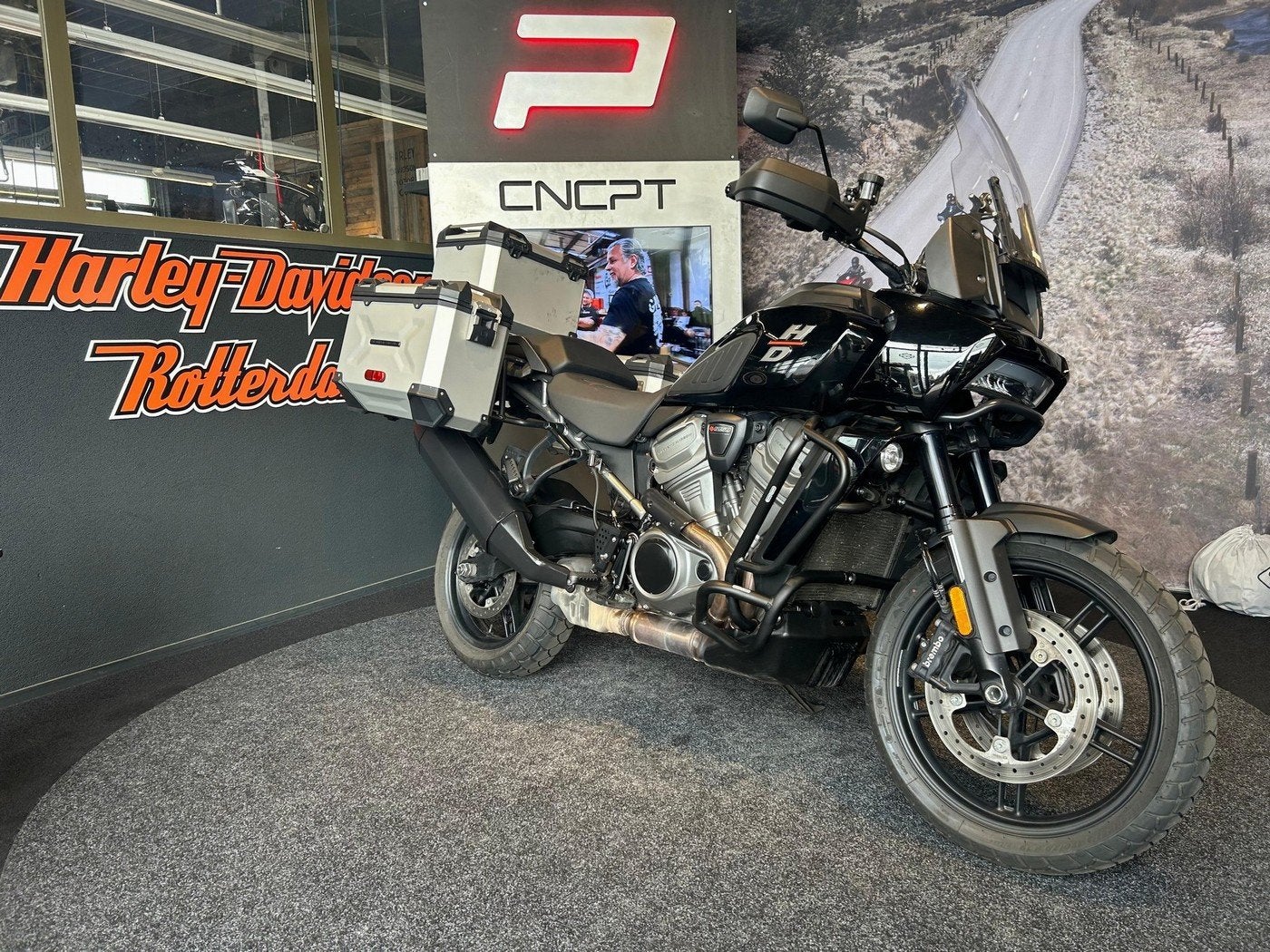 Harley-Davidson Pan America - BTW verrekenbaar (bj 2022), Motoren, Motoren | Harley-Davidson, Laan van Vredenoord 33
2289 DA  RIJSWIJK, NL