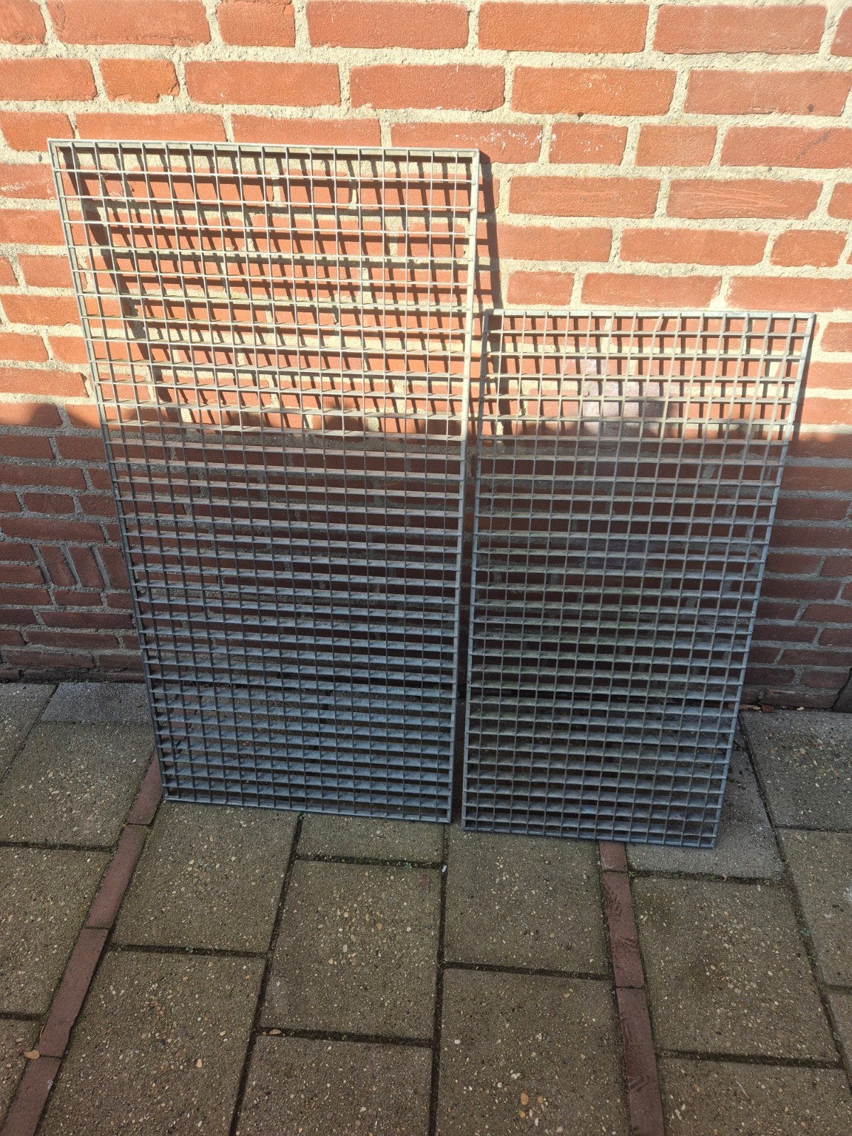 2 gegalvaniseerde roosters., Tuin en Terras, Ophalen, Gietijzer