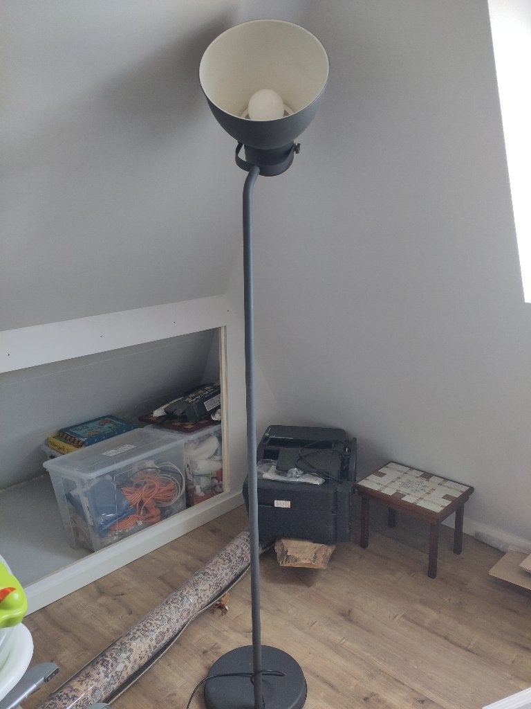Ikea staande lamp Hektar grijs, Huis en Inrichting, Lampen | Vloerlampen, Ophalen, Zo goed als nieuw, Metaal, 150 tot 200 cm