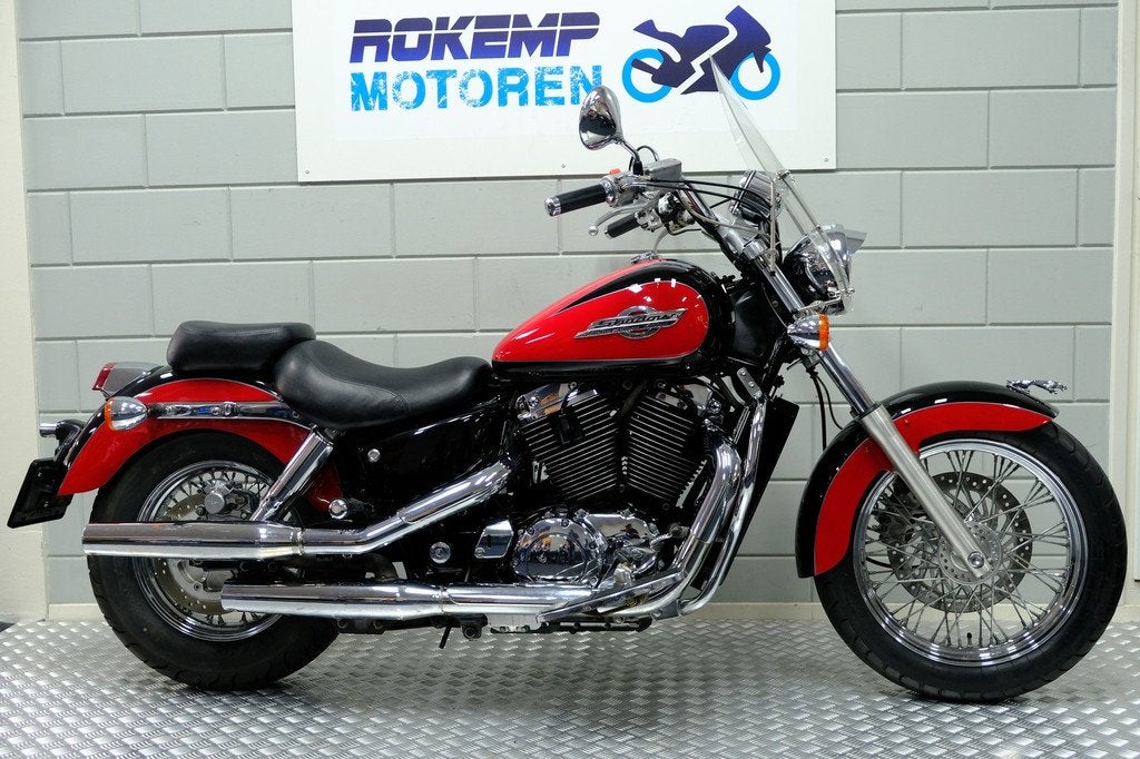 Honda VT 1100 C (bj 1995), Motoren, Rolandkempers@msn.com, Chopper, Honda Center gmbh, Hanauer Landstrasse 222-224
D60314  FRANKFURT AM MAIN, DE