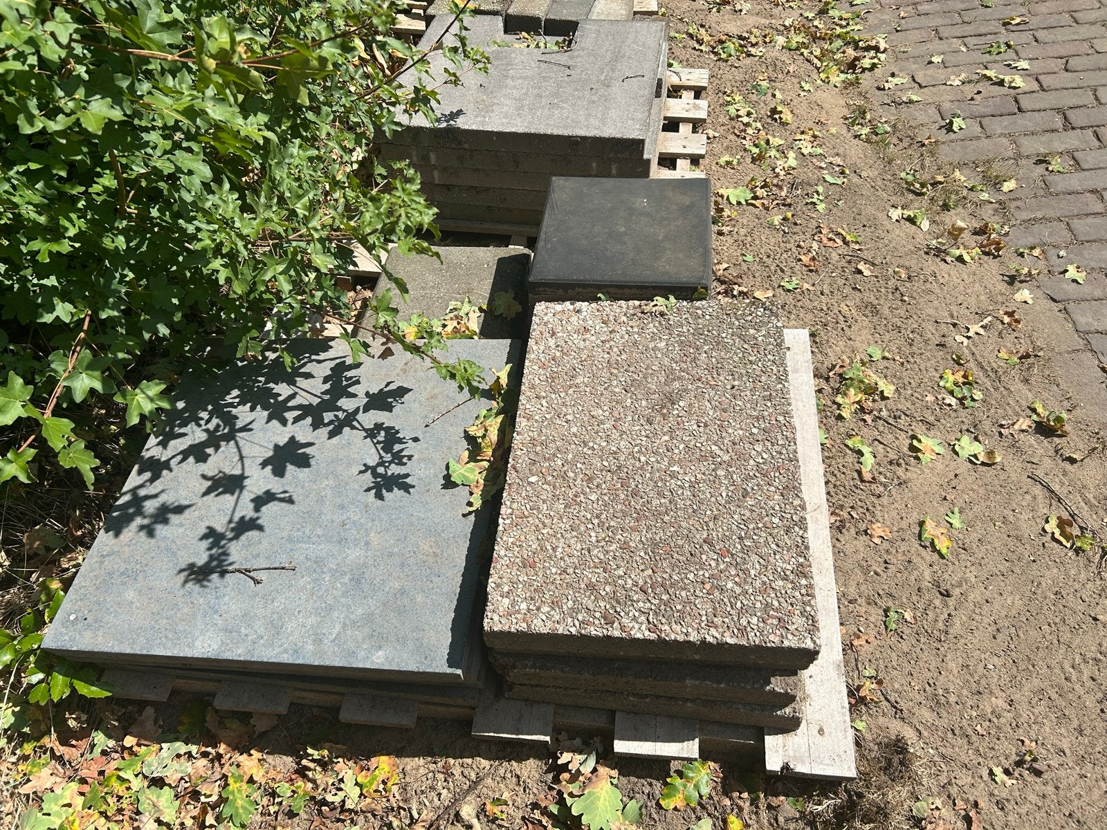 Gratis restpartij met puin: tegels, klinkers en maaskeien, Tuin en Terras, Tegels en Klinkers, Ophalen, Gebruikt, Overige typen