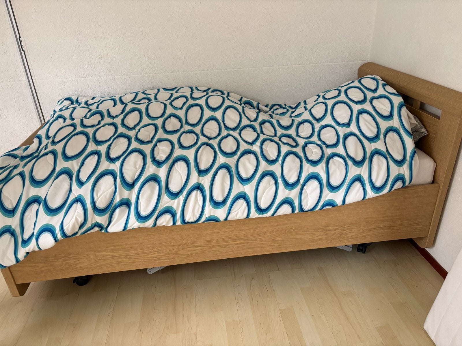 Verstelbaar ziekenhuisbed 80x200 met dekbed, Huis en Inrichting, Slaapkamer | Bedden, Ophalen, Eenpersoons, 80 cm, 200 cm