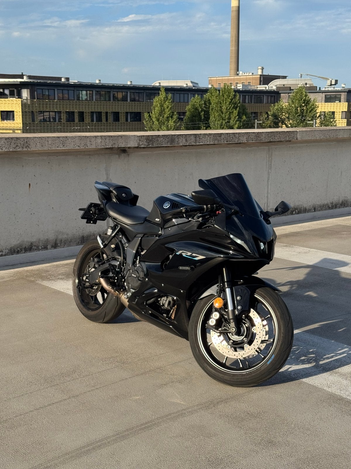 Yamaha YZF-R7 A2 35kW Black Edition – 2023, 2 cilinders, Occasion, Minimaal motorrijbewijs A2, 689 cc