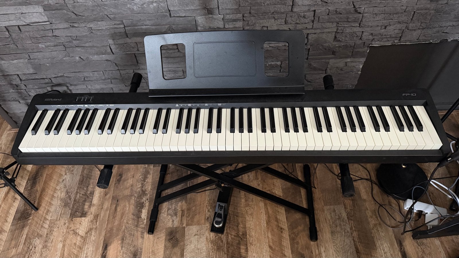 Roland FP-10 Digitale Piano met standaard en pedaal, Ophalen, Gebruikt, Zwart, Digitaal