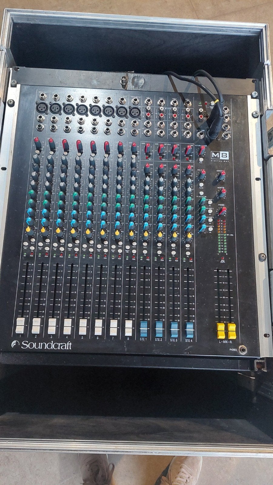 Soundcraft M8 Mengtafel - Zeer weinig gebruikt, Muziek en Instrumenten, Mengpanelen, Ophalen, Zo goed als nieuw, 20 kanalen of meer