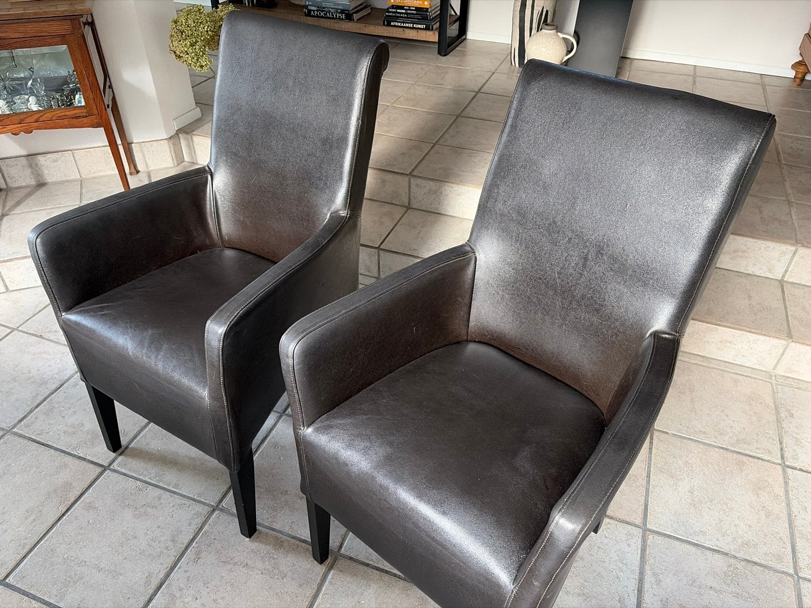 Set van 2 bruine leren eetkamerstoelen met armleuningen, Ophalen, Gebruikt, Twee, Bruin