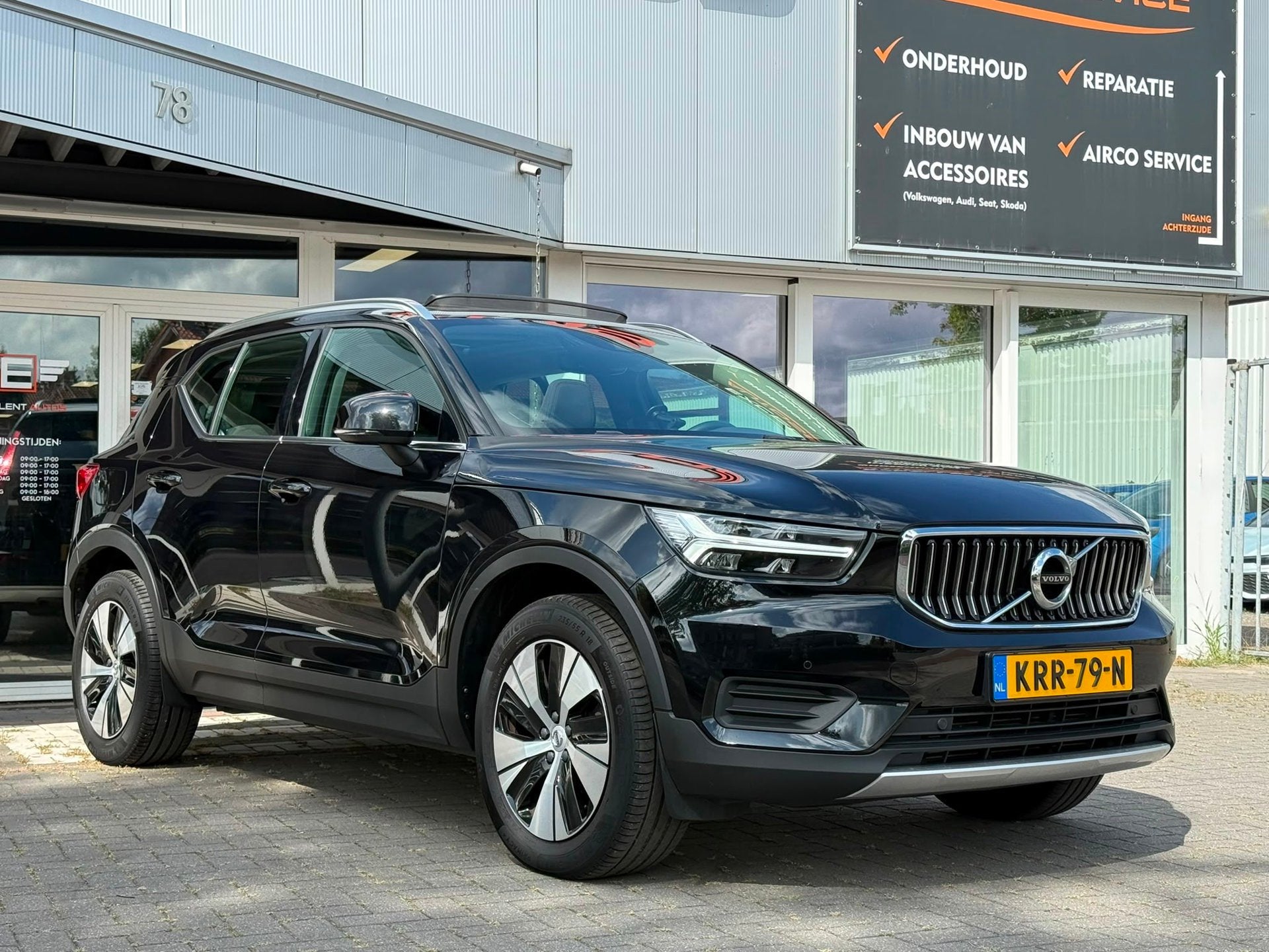 Volvo XC40 1.5 T4 Recharge Inscription Expression | Panorama, Auto's, Volvo, Stof, Gebruikt, Zwart, 48 km/l