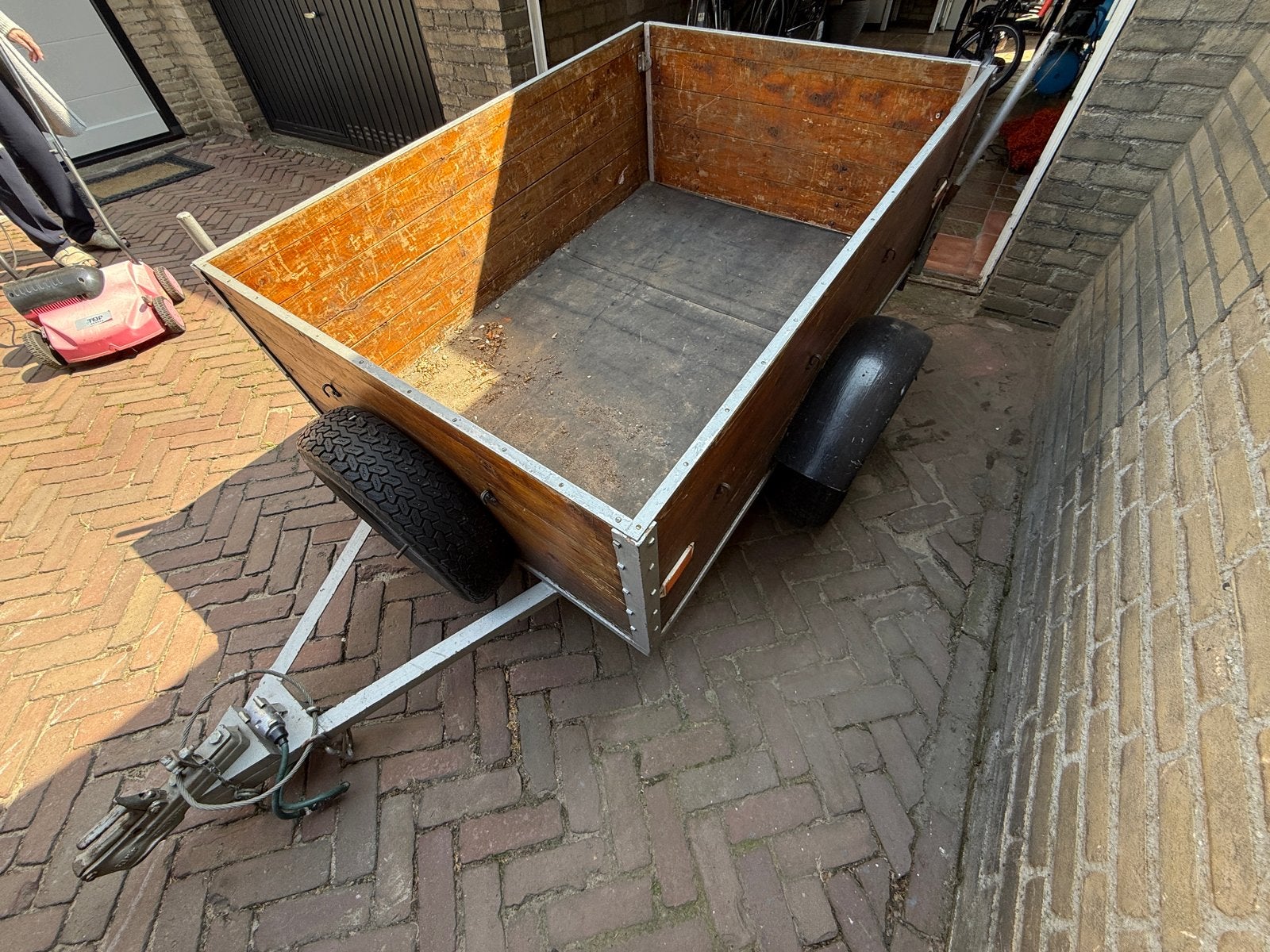 Stevige houten aanhangwagen met reservewiel, Ophalen, Gebruikt