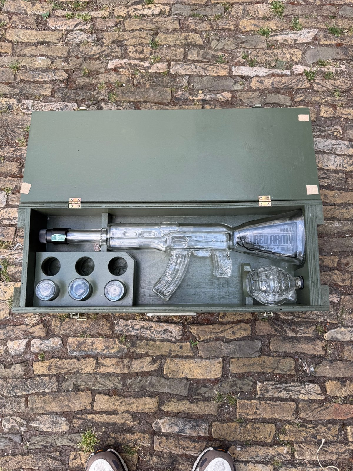 Kalashnikov Red Army Vodka 1L + 0.2L Grenade + 3 Shot Glazen, Verzamelen, Ophalen of Verzenden, Zo goed als nieuw, Overige typen
