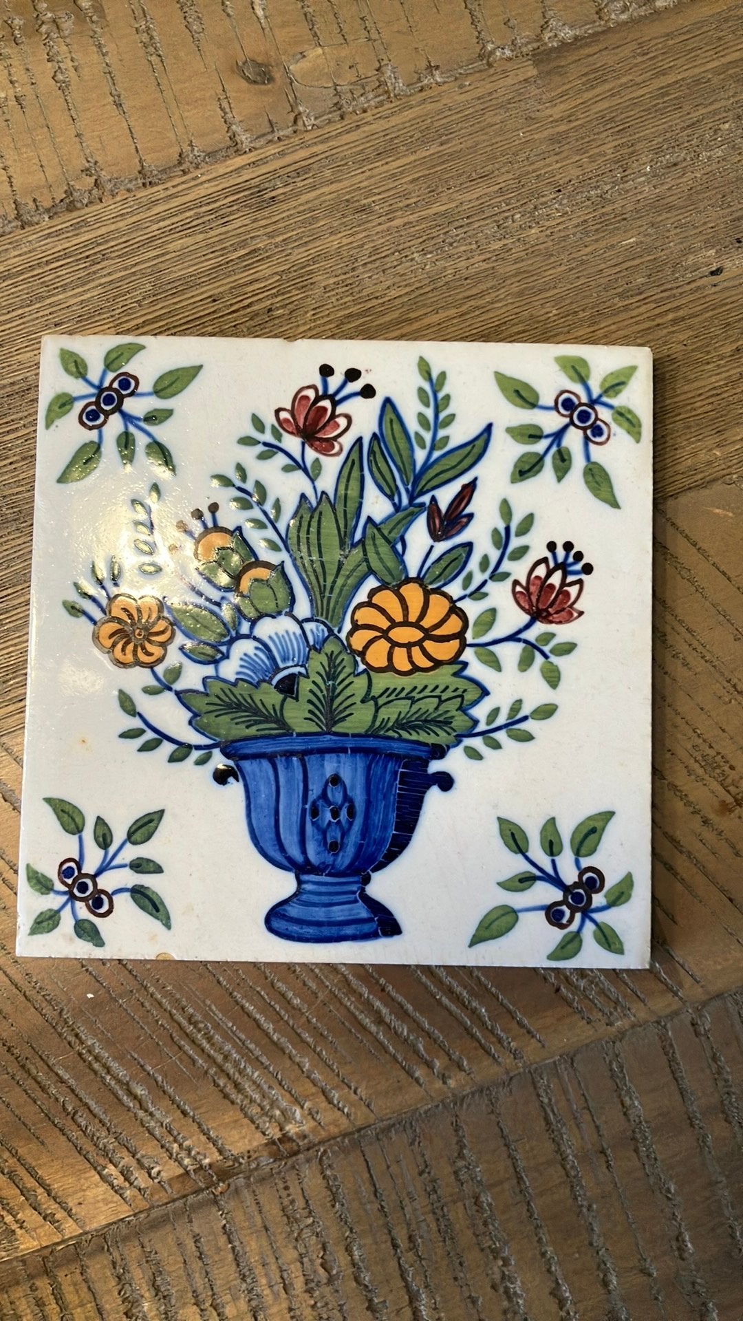 Oud Tegel makkum  aardewerk vaas met bloemen, Ophalen of Verzenden