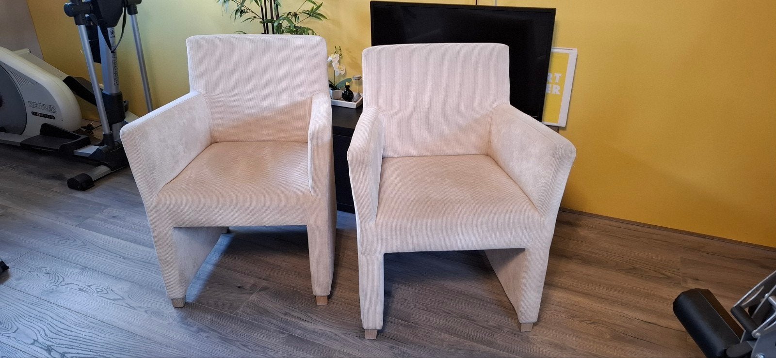 Mobitec eetkamerstoelen 4 stuks (€90/st), Ophalen, Zo goed als nieuw, Vier