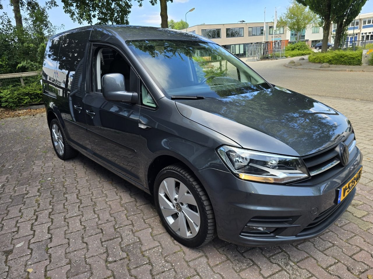Volkswagen Caddy 2.0 TDI L1H1 BMT HIGHLINE (bj 2017), Auto's, Gebruikt, 680 kg, 4 cilinders, Volkswagen