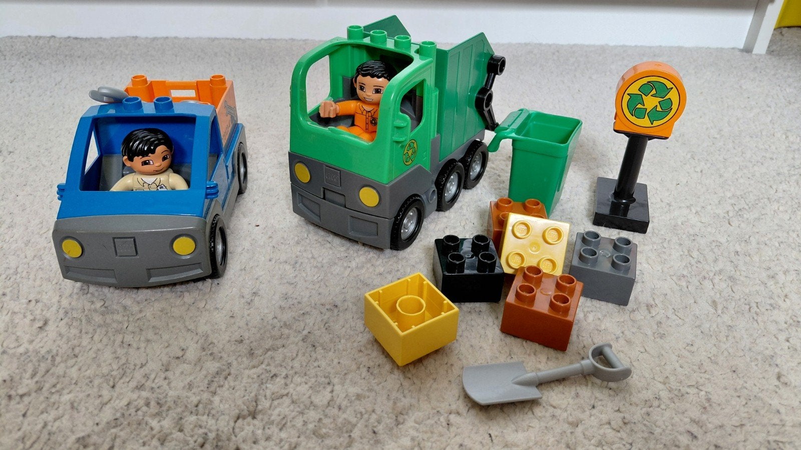 Duplo vuilniswagen en klusser, Kinderen en Baby's, Speelgoed | Duplo en Lego, Ophalen of Verzenden, Complete set, Duplo