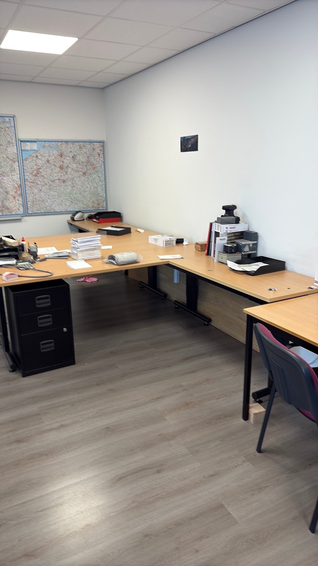 Gratis af te halen. 6 werkplekken - bureaus ook per twee, Huis en Inrichting, Bureaus, Ophalen, Zo goed als nieuw, 80 cm, 240 cm