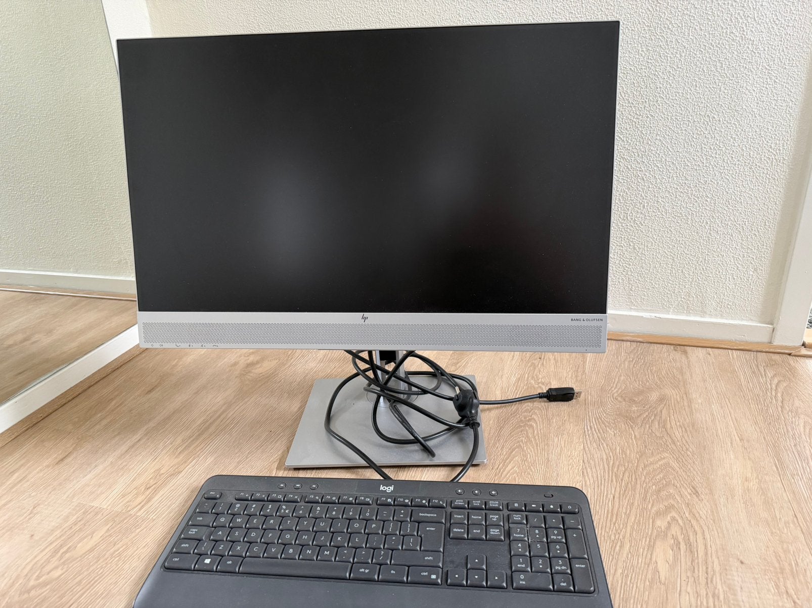 HP Bag & Ulufsen monitor. Nagenoeg niet gebruikt., Computers en Software, Ophalen, IPS, Zo goed als nieuw, Hoofdtelefoonaansluiting