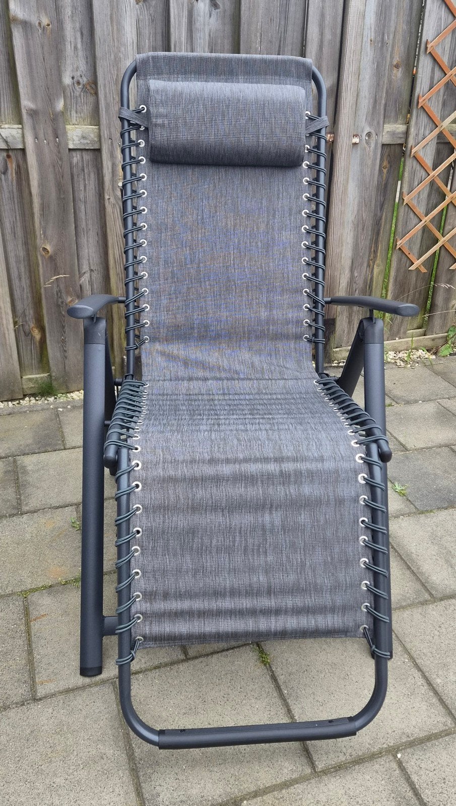 Verstelbare relaxstoel Makholm Jysk - grijs, Tuin en Terras, Ophalen, Zo goed als nieuw, Aluminium, Inklapbaar