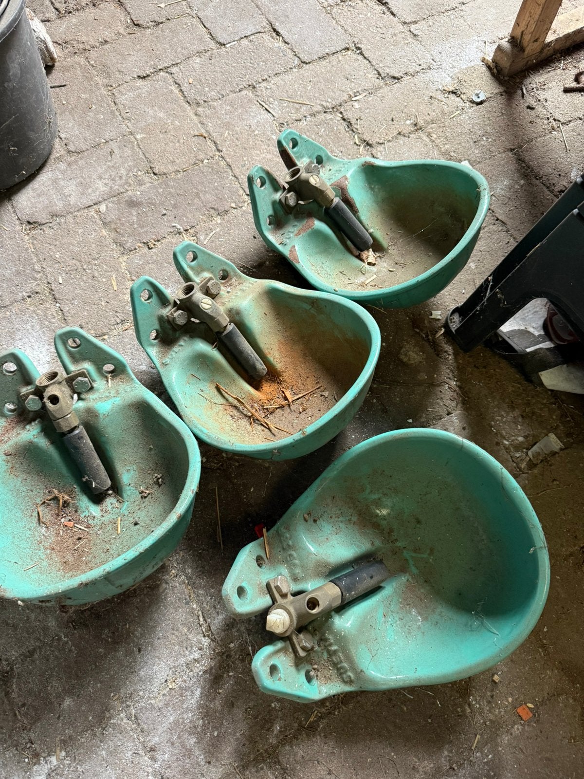Waterdrinkbakken drukstift, Ophalen of Verzenden, Nieuw